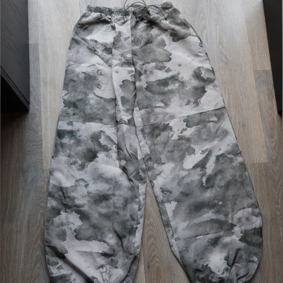 Pretty little thing parachute pants - Picture 2 of 8